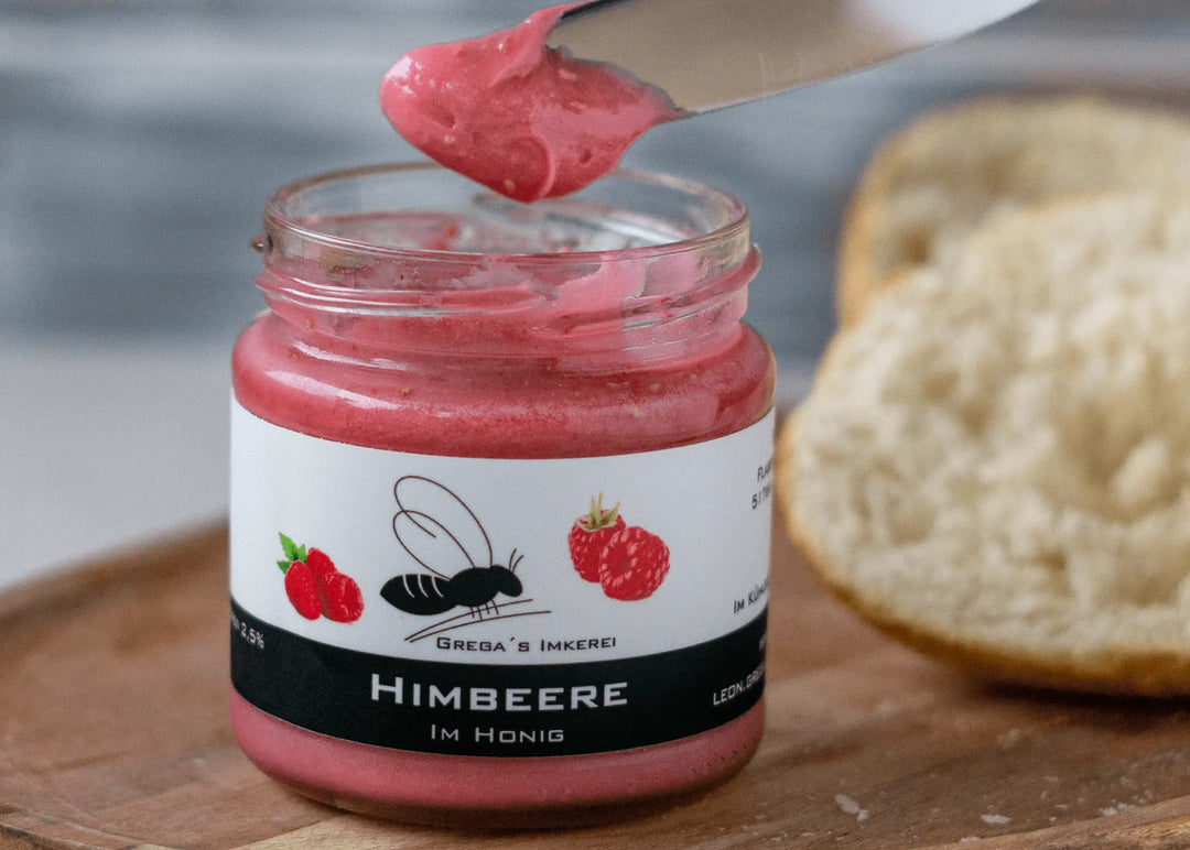 Konsistenz vom Himbeere im Honig